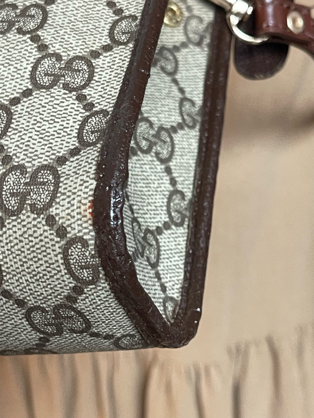 Authentic Gucci vintage Gucci GG canvas crossbody bag 97.01.037 - Picture 6 of 15